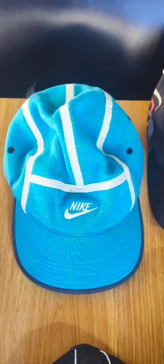 Gorra Nike azul y blanca
