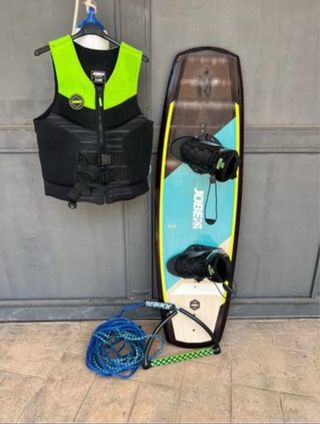 Tabla Wakeboard Jobe con Chaleco y Cuerda