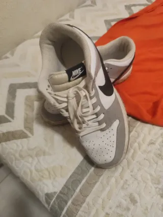 Tenis Nike Gris y Blanco