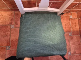 Mesa y 4 sillas de cocina