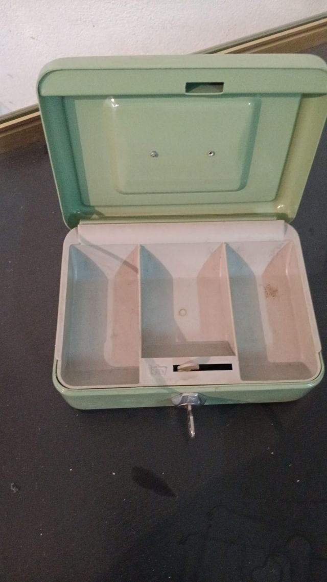 Caja de caudales vintage metálica