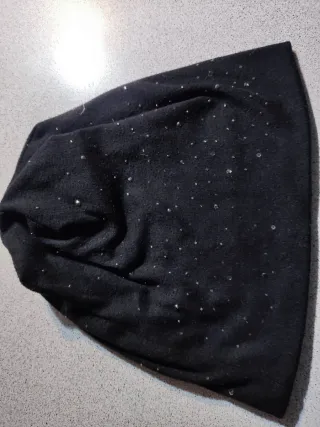 Cappellino nero con brillantini