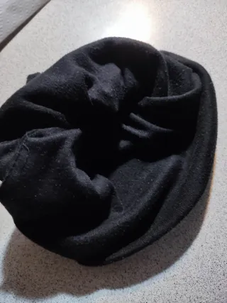 Cappellino nero con brillantini