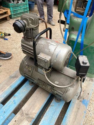 Compresor Uniair 25L Trifásico