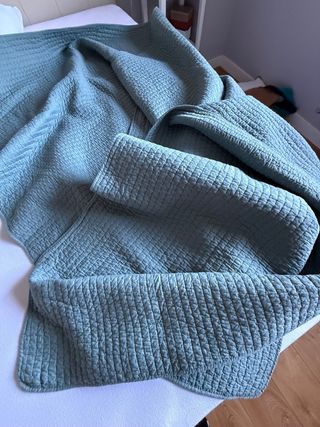 Colcha de algodón verde marca Musgo  185x260cm