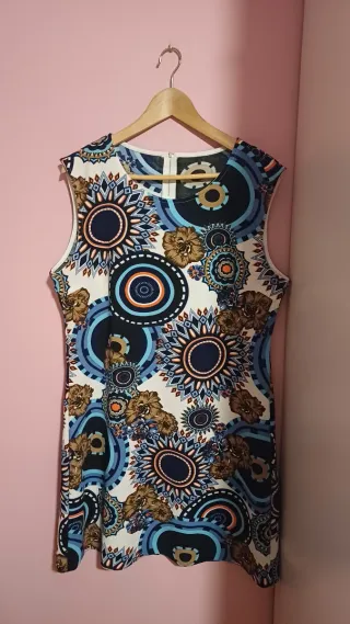 Vestido estampado multicolor sin mangas