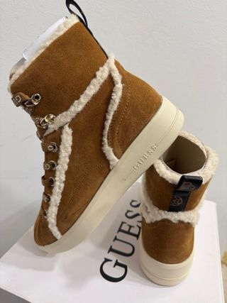 Botines Guess Marrones con Borrego