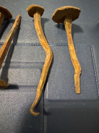 10 chiodi antichi da esposizione