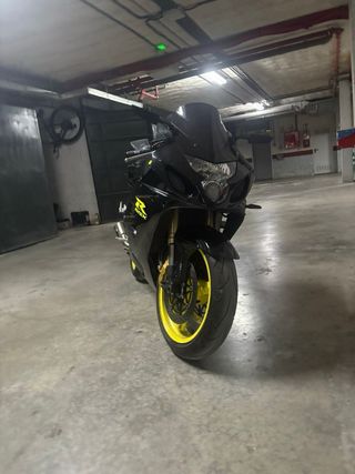 precio solo hoy Suzuki GSXR 600 Negra y Amarilla