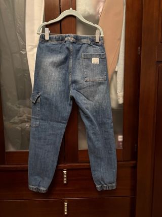 Pantalón vaquero niño cargo. Zara. Muy pocos usos.