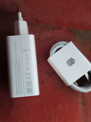 Cargador rápido Xiaomi de 67W con su cable USB