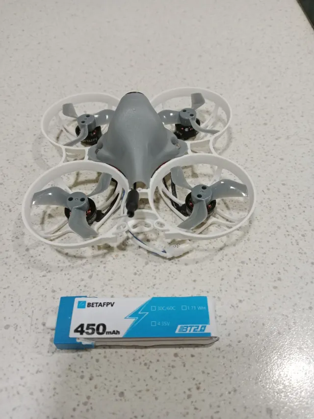 Dron BETAFPV Blanco y Gris