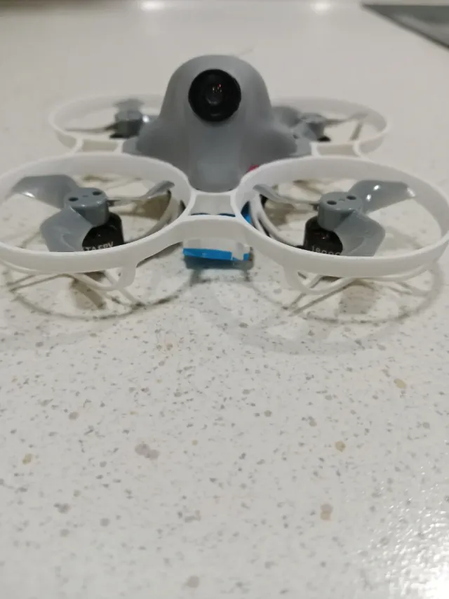 Dron BETAFPV Blanco y Gris