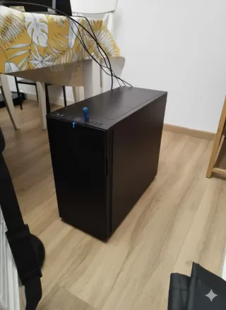 Ordenador de sobremesa negro