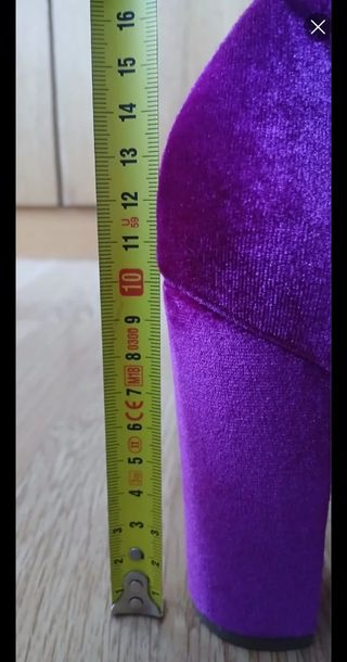 Zapatos de terciopelo fucsia con tiras