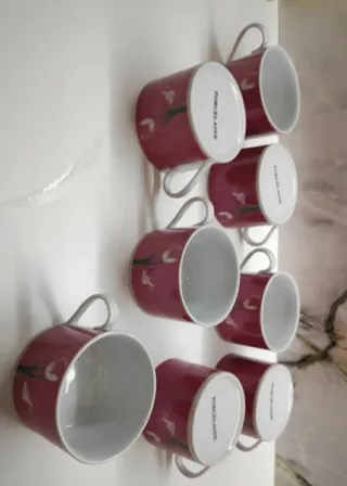 Tazas de porcelana con flores