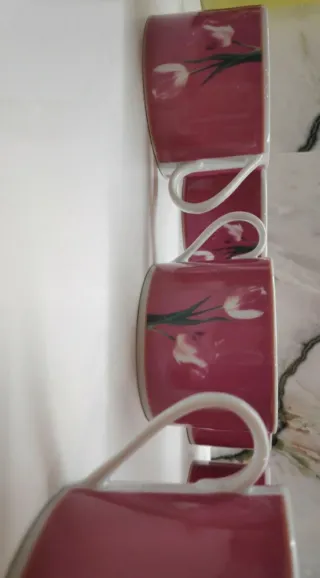 Tazas de porcelana con flores