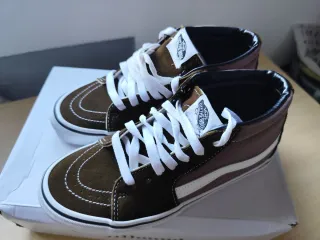 Zapatillas Vans Marrones y Blancas