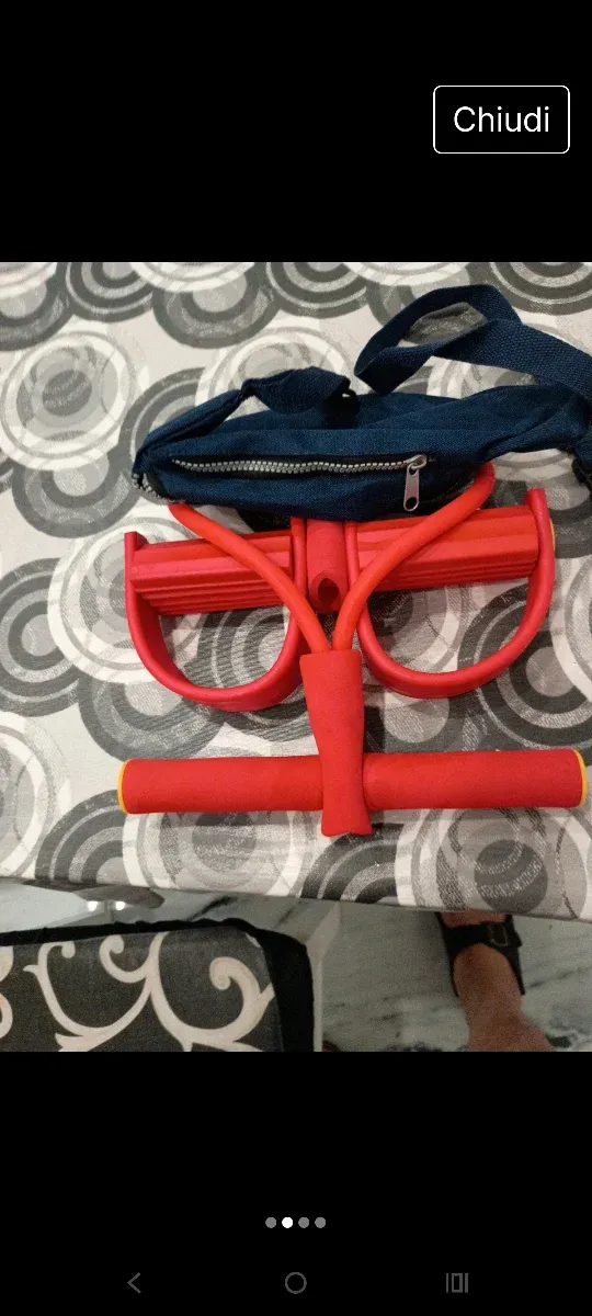 Attrezzo per ginnastica rosso