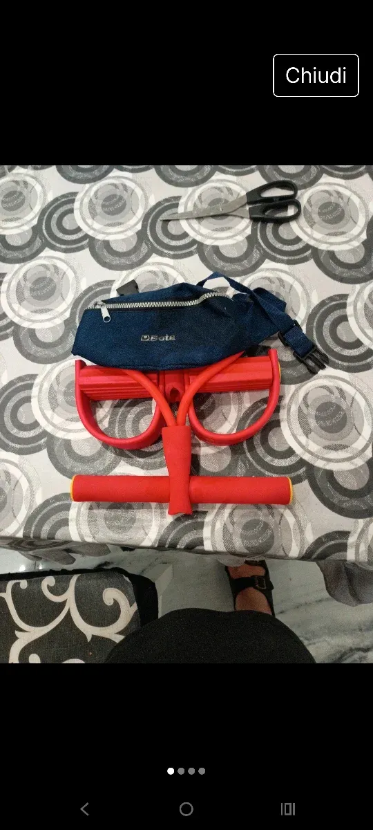 Attrezzo per ginnastica rosso