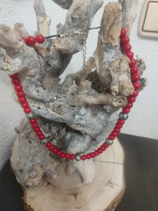 Collar piedras coral y filigrana.indumentaria
