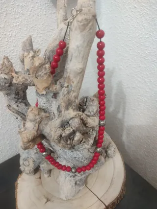 Collar piedras coral y filigrana.indumentaria