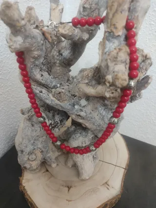 Collar piedras coral y filigrana.indumentaria