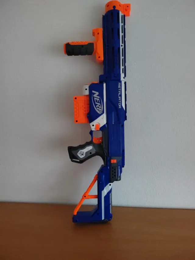 Pistola Nerf Retaliator Azul y Naranja