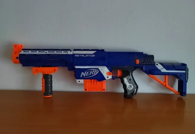 Pistola Nerf Retaliator Azul y Naranja
