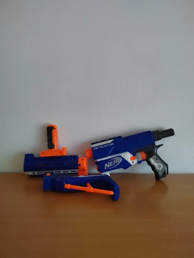 Pistola Nerf Retaliator Azul y Naranja