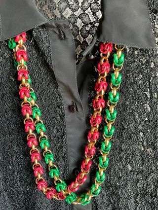 2 collane dorate vintage rosso-verde