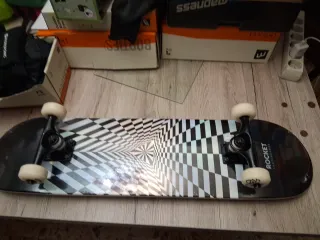 Patín Rocket con diseño psicodélico eskate nuevo