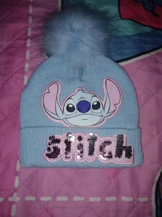Gorro infantil Stitch con pompón