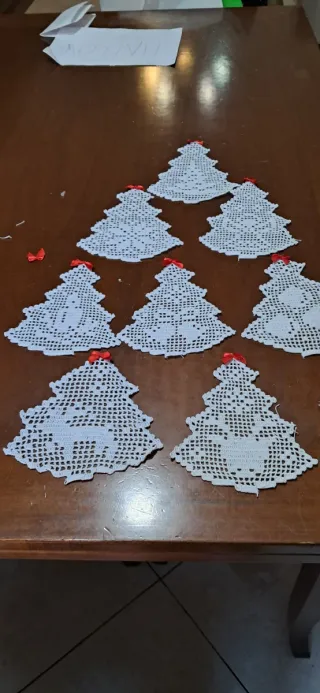 Alberelli natalizi uncinetto decorati