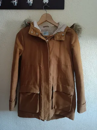 Abrigo marrón TRAFALUC con capucha y pelo