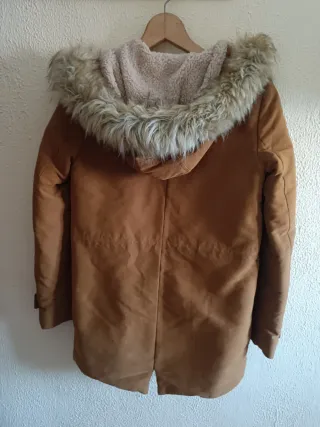 Abrigo marrón TRAFALUC con capucha y pelo