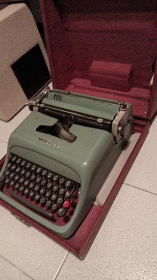 Máquina de escribir Olivetti Studio 44