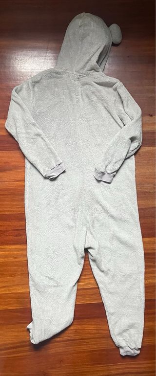 Pijama buzo gris claro con capucha de oso