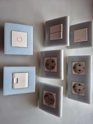 Interruptores y enchufes (mecanismos) BTICINO