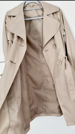 Gabardina trench beige dorado