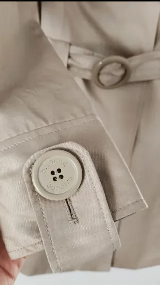Gabardina trench beige dorado