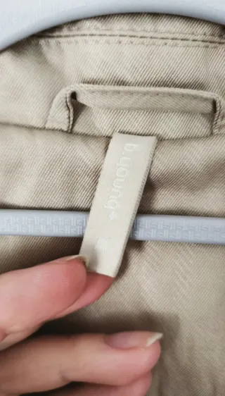 Gabardina trench beige dorado