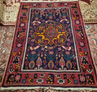 Alfombra de lana azul y roja