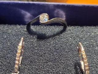 Conjunto Swarovski Anillo y Pendientes con joyero