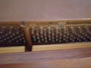 Piano de pared PETROF