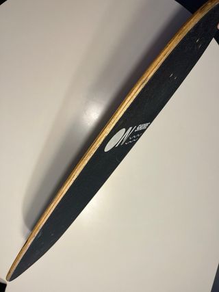 Tabla surfskate on shore skeleton bay