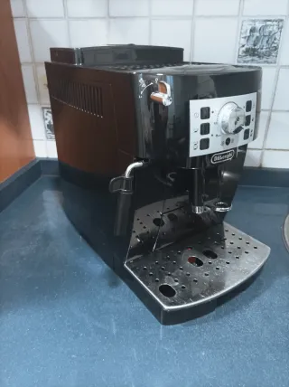 Cafetera Automática Delonghi Magnifica