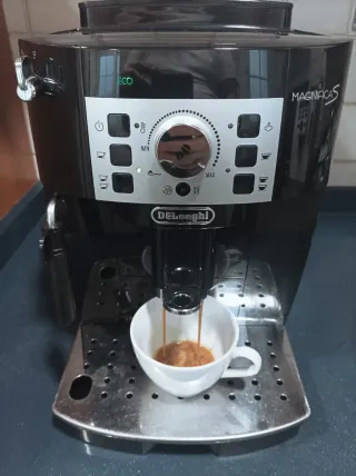 Cafetera Automática Delonghi Magnifica