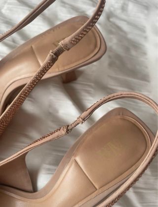 Zapatos Zara dorados con lazo