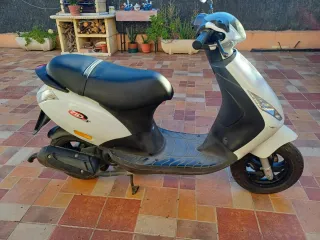 Piaggio Zip 50 2T Scooter